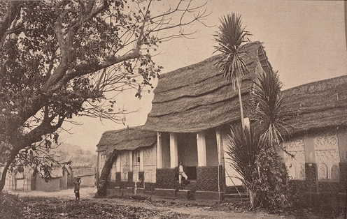 Image of an Ashanti home in Kumasi, before British colonization.