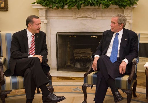 President George W. Bush meets with Erdoğan in the Oval Office on 5 November 2007