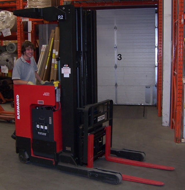 A reach truck with a pantograph allowing the extension of the forks in tight aisles.