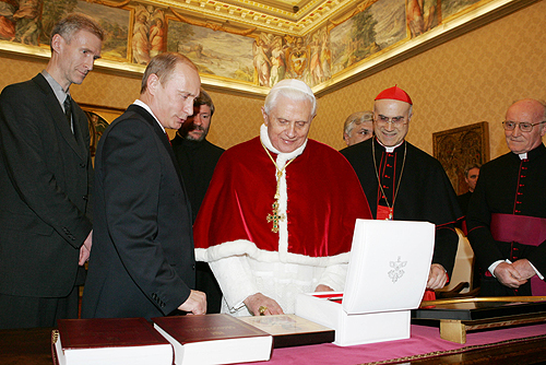 Benedict with President of Russia Vladimir Putin on 13 March 2007