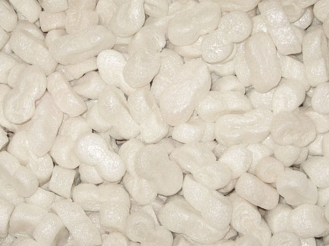 Polystyrene foam peanuts