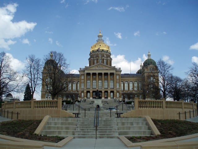 The Iowa State Capitol, completed in 1886, is the one of two state capitols to feature five domes, a central golden dome surrounded by four smaller domes. The other is the Rhode Island State House.