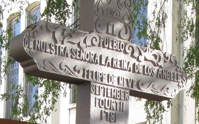 Inscription on historical marker "EL PUEBLO DE NUESTRA SEÑORA LA REINA DE LOS ÁNGELES FELIPE DE NEVE SEPTEMBER FOURTH 1781"