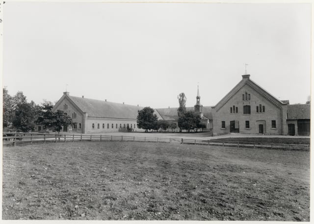 The barn at Bjärka-Säby Castle, Sweden, around 1909.