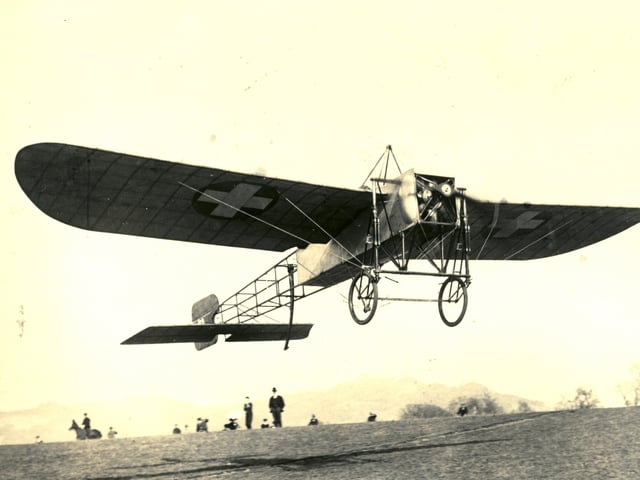 Oskar Bider starting from Bern to his flight over the Alps, showing the pyramidal dorsal cabane of later Bleriot XI examples