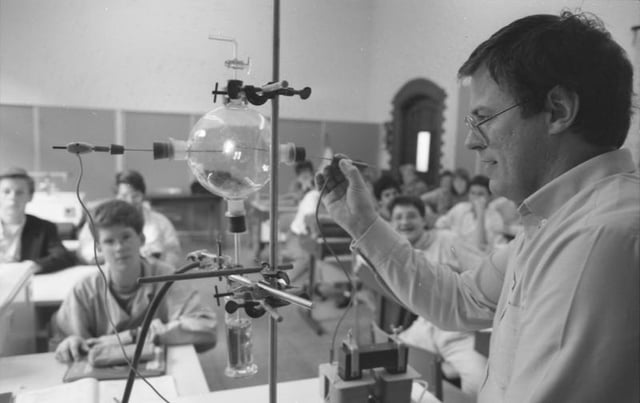 Chemistry lesson, Bonn, 1988