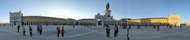 Praça do Comércio, with the Rua Augusta Arch, in the Lisbon Baixa.