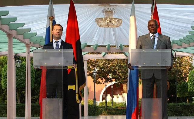 Dos Santos with Russian President Dmitry Medvedev whilst the latter was on a state visit to Angola on 26 June 2009