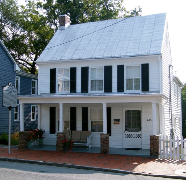 Cline's house on South Kent Street in Winchester, Virginia where she lived from age 16 to 21.