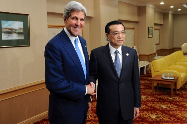 U.S. Secretary of State John Kerry speaks with Chinese Premier Li Keqiang, October 9, 2013.