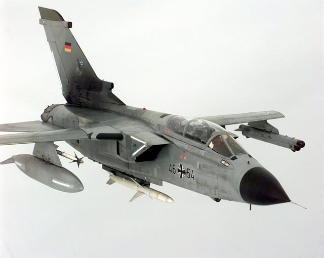 AGM-88 and AIM-9 on a Luftwaffe Tornado.