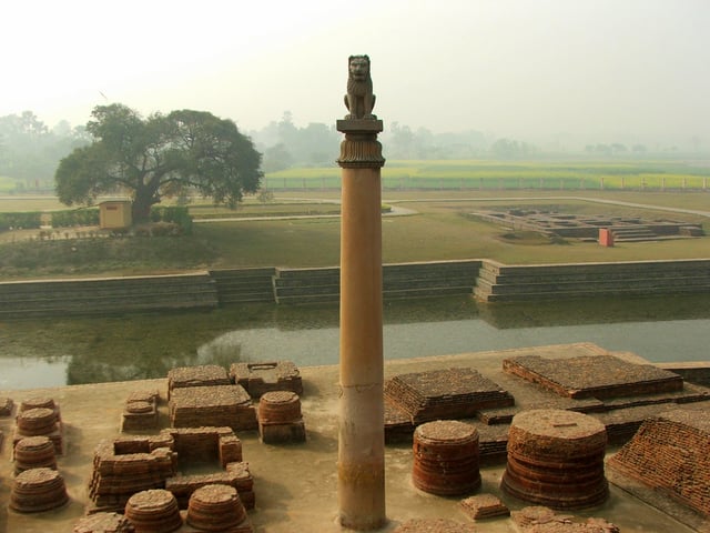 Ashokan pillar at Vaishali, 3rd century BCE.
