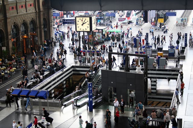 View down into the busy Haupthalle, with the Querhalle and surface platforms just visible at top of shot