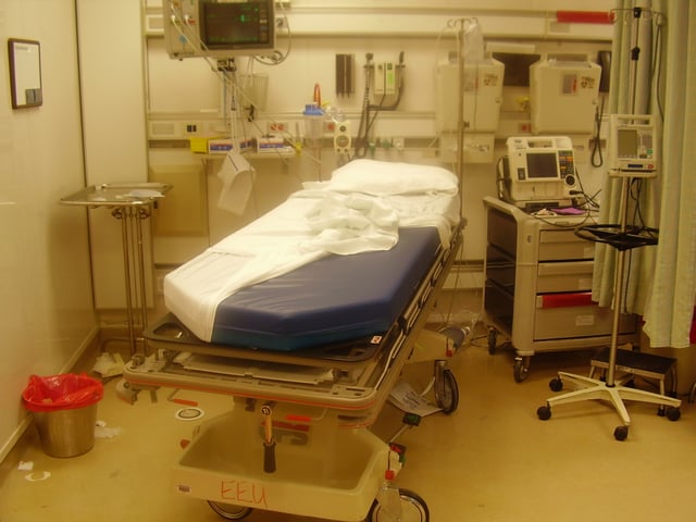 Resuscitation room bed after a trauma intervention, showing the highly technical equipment of modern hospitals