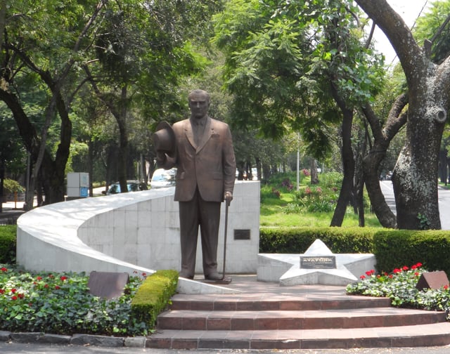 Monument to Atatürk on Paseo de la Reforma in Mexico City