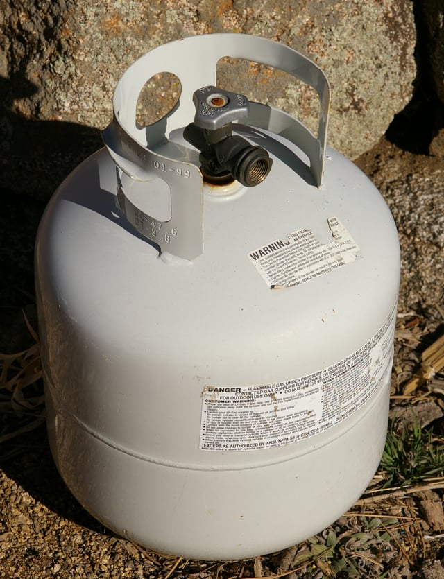 A 20 lb (9.1 kg) steel propane cylinder.
