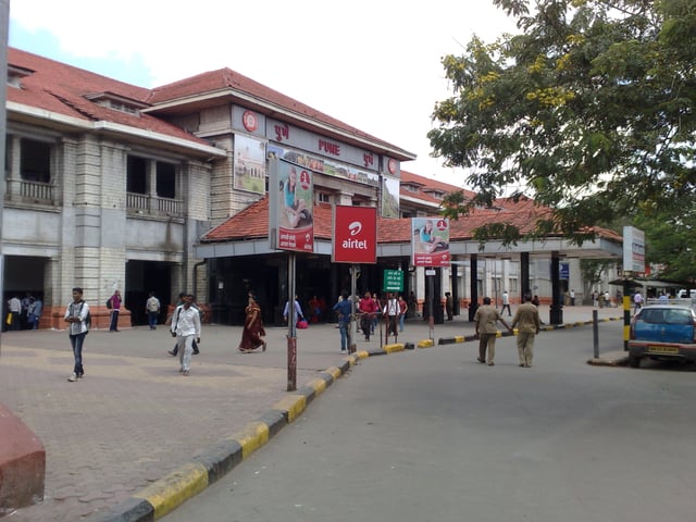 Pune Railway Station – entrance