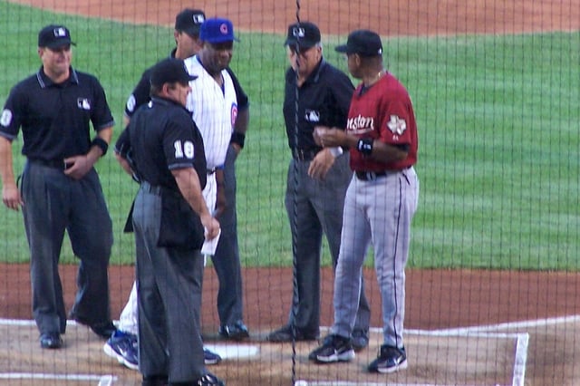Baker meeting with Cecil Cooper of the Houston Astros prior to a 2006 matchup at Wrigley Field.