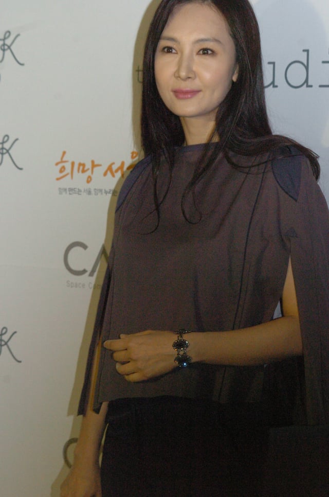 Chae Shi-ra, the leading actress of Eyes of Dawn (1991)