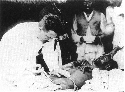 Paul-Louis Simond injecting a plague vaccine in Karachi, 1898