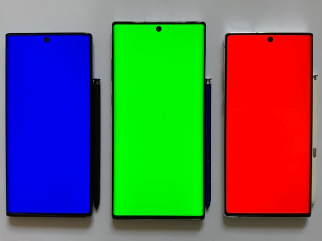 The Samsung Galaxy Note 10, which incorporates a Dynamic AMOLED Infinity-O Display screen