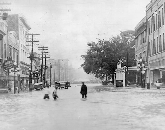 April 16, 1921 flood on Town Creek, a tributary of the Pearl River in Jackson. The photo is a view of East Capitol Street looking east from North Farish Street.