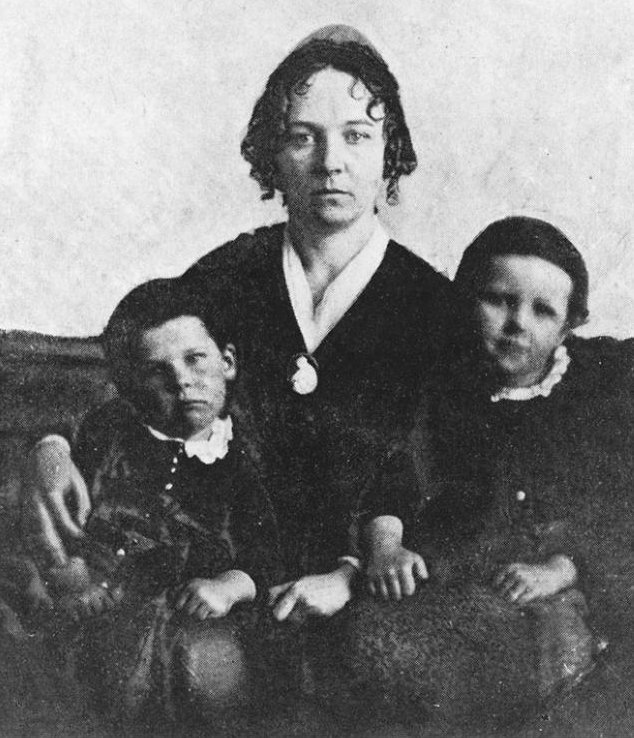 Elizabeth Cady Stanton and her two sons (1848).