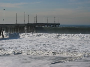 Waves at the Pier, December 21, 2005