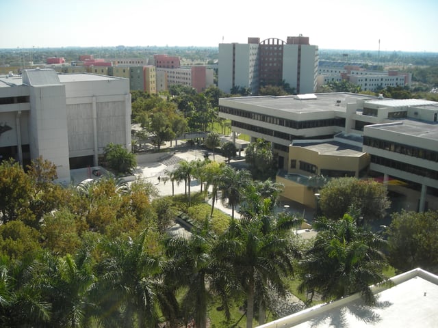 View of the campus towards Primera Casa and Deuxième Maison.