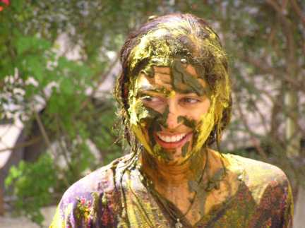 A natural dye-based Holi in Pune, an alternative to synthetic colours