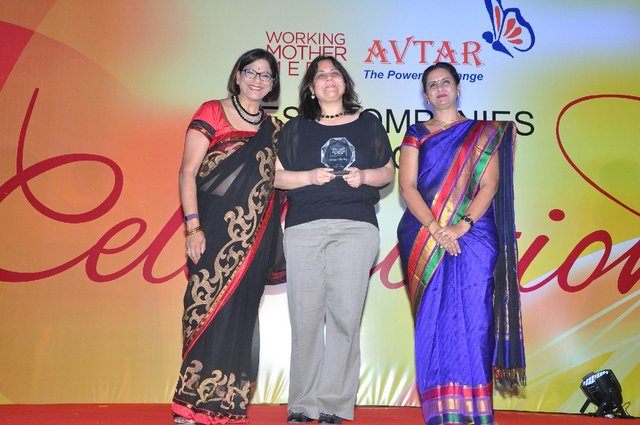 Aisha De Sequeira receiving the Top10India BCWIAward