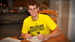 Hatch signing a contract accepting an offer with Michigan Wolverines men's basketball team