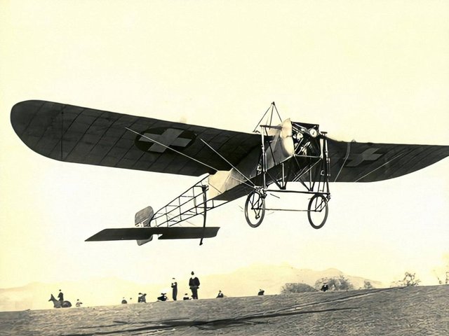 12/09/1911 – Ceylon gets its very first aircraft, the Bleriot, which arrived by ship.