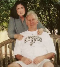 Photo of Erin Popovich and her husband that has been shared by the media.