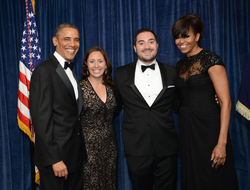 Julie Pace (second from the left) with President Obama, her husband Michael Ferenczy, and Michelle Obama at the Merriman Smith award ceremony in 2013)