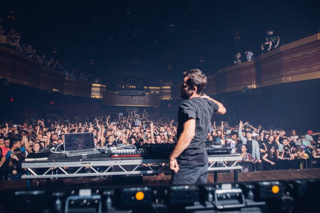 KRANE playing at Webster Hall: Photo Cred: Alex Abaunza