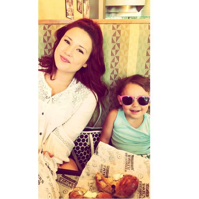 Paige eating with her daughter