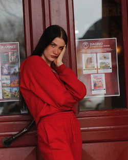 Photo of Pearl Andersson wearing a red outfit.