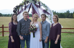 Photo of Rachel Jeffs with the other 4 siblings who left the camp.
