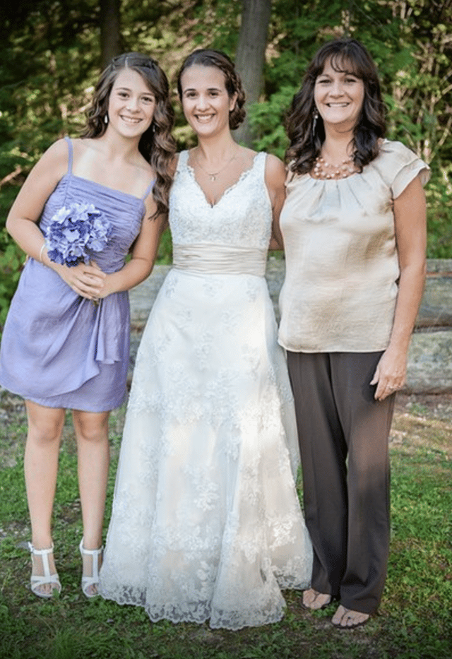 Samantha with her sister and mother, Patty.