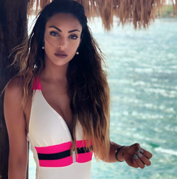 Foto de Sasha cerca del mar.