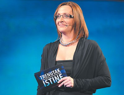 Tatjana as the host of the TV show "Trenutak istine" (Eng.