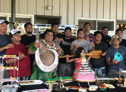 Photo of William Va'ana with the rest of his family and friends.