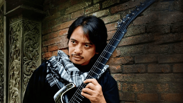 Dewa Budjana
