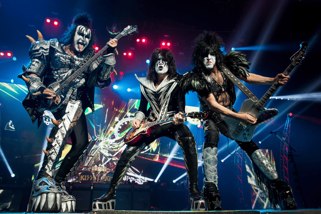 Kiss (band)