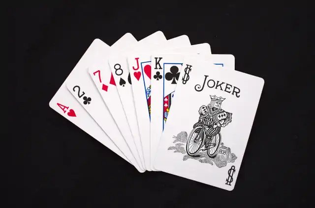 Crazy Eights (Zimbabwean variation)