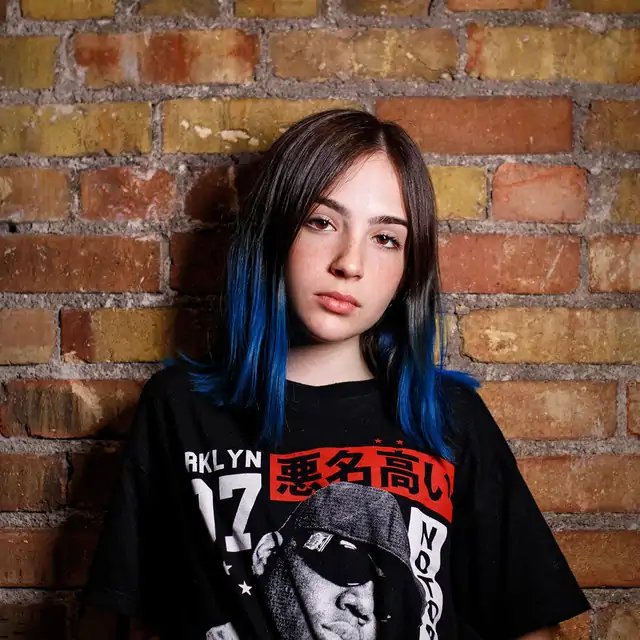 Gabriela Umika Burgos (Miss Bee)