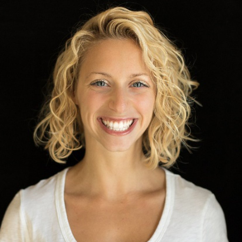 Sarah Gallo (The Five Foot Traveler)